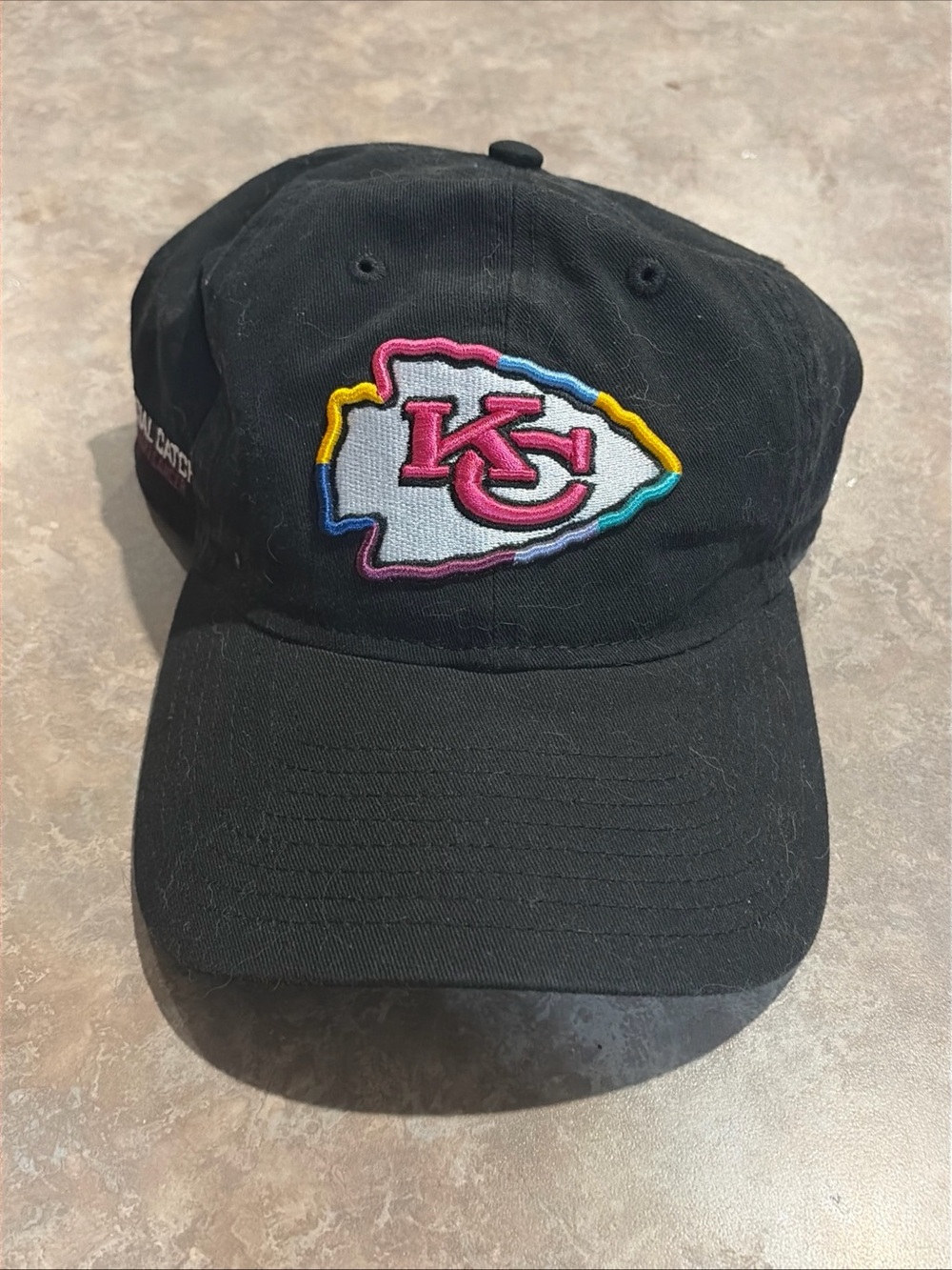 KANSAS CITY CHIEFS CRUCIAL CATCH CANCER NEW ERA STRAPBACK HAT